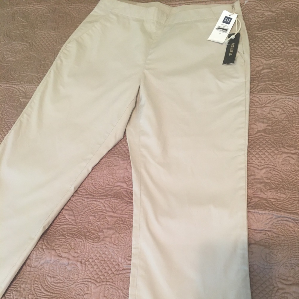 NawT Gap khaki capri pants